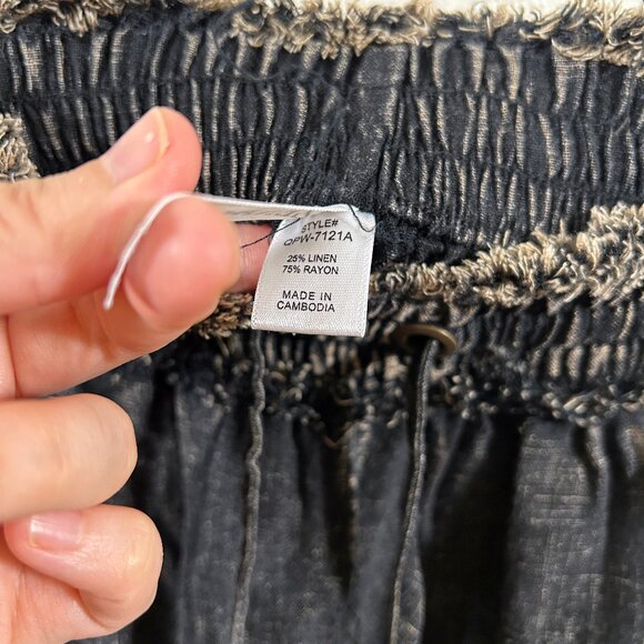 Zenana Mineral Frayed Hem Washed Shorts distressed black size L - Picture 5 of 8